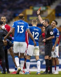  皮克福德神勇八连扑，埃弗顿客场偷走关键积分  