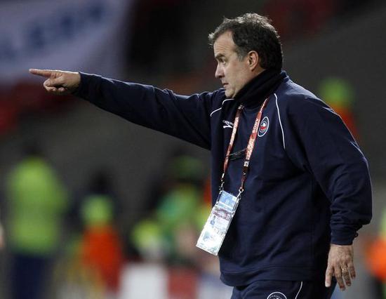  利兹联贝尔萨辞职，英媒曝更衣室内乱  