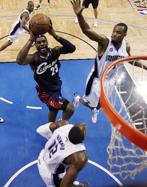  米切尔首节二十一分定基调，骑士客场大胜魔术展锋芒